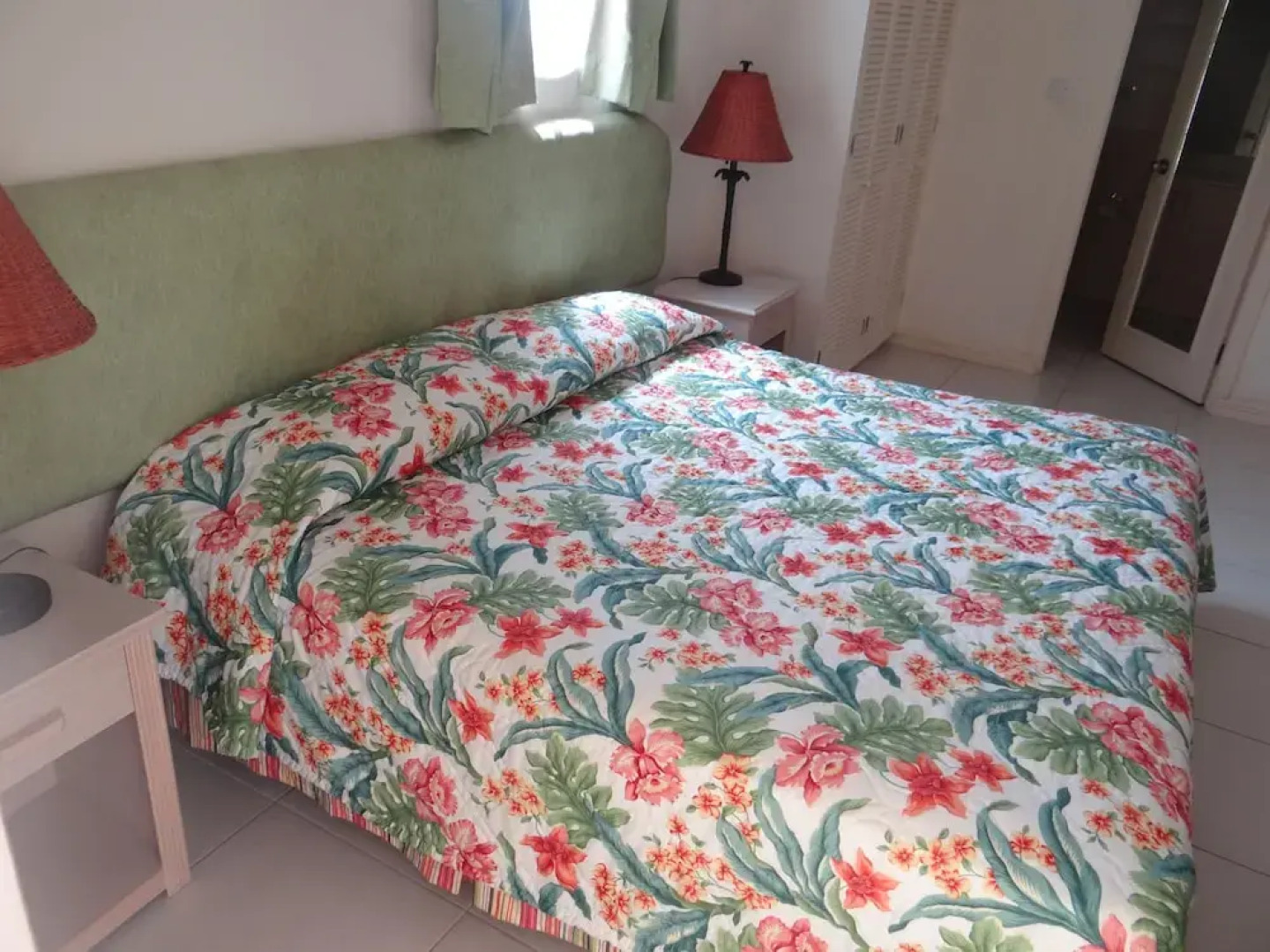 Tropical Winds Apartment Hotel