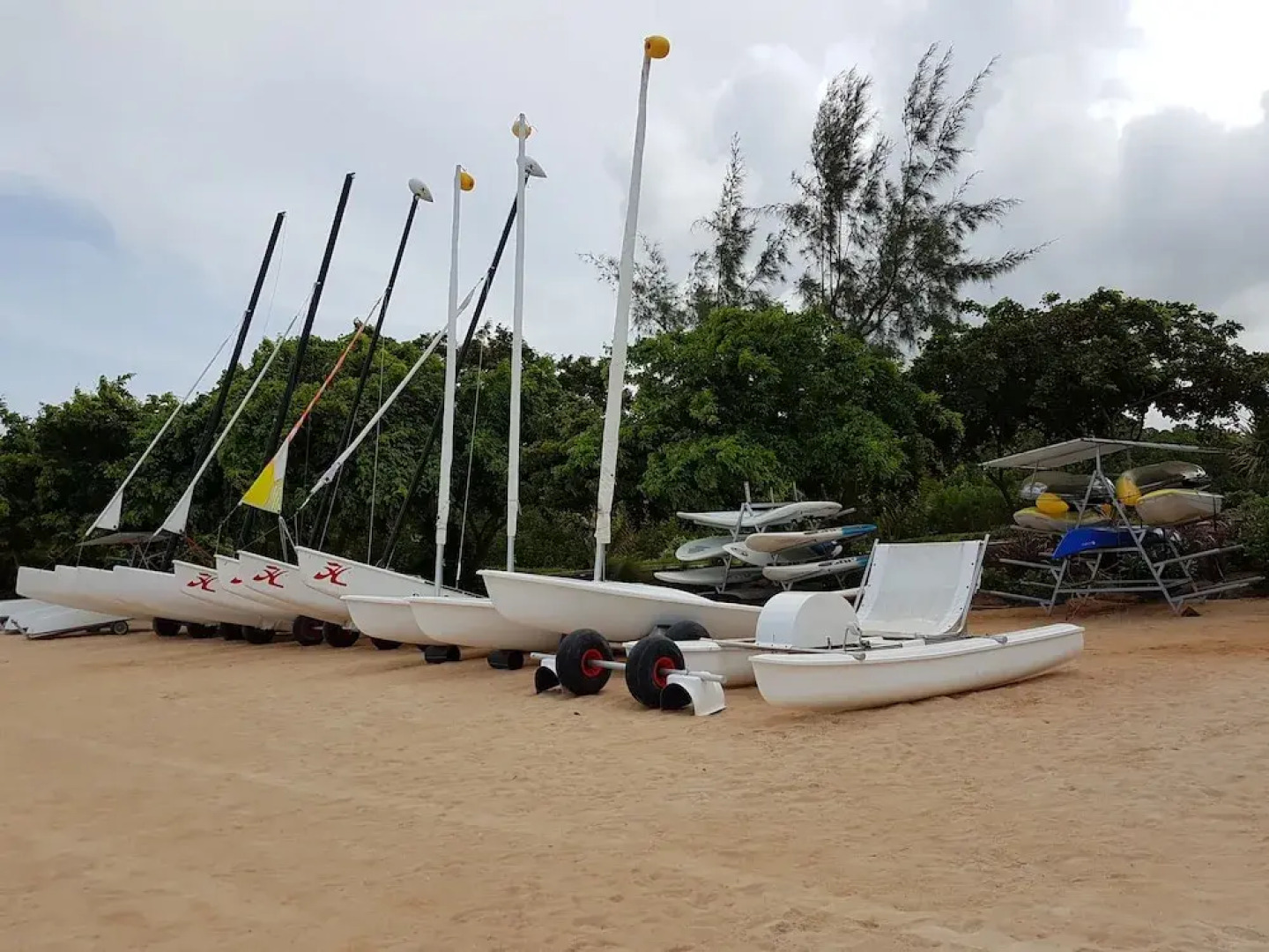 Azuri Apartment with Beach, Pools, Gym, Restaurants, Spa, Boats, kids Corner