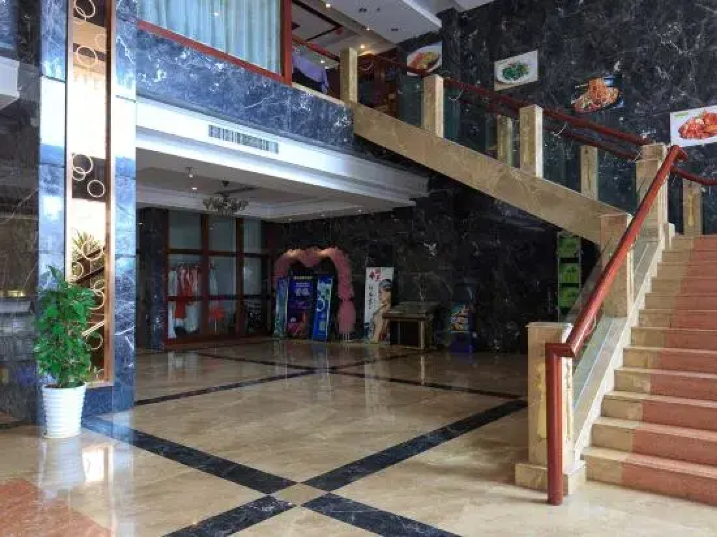Yijia San Jiang Hotel