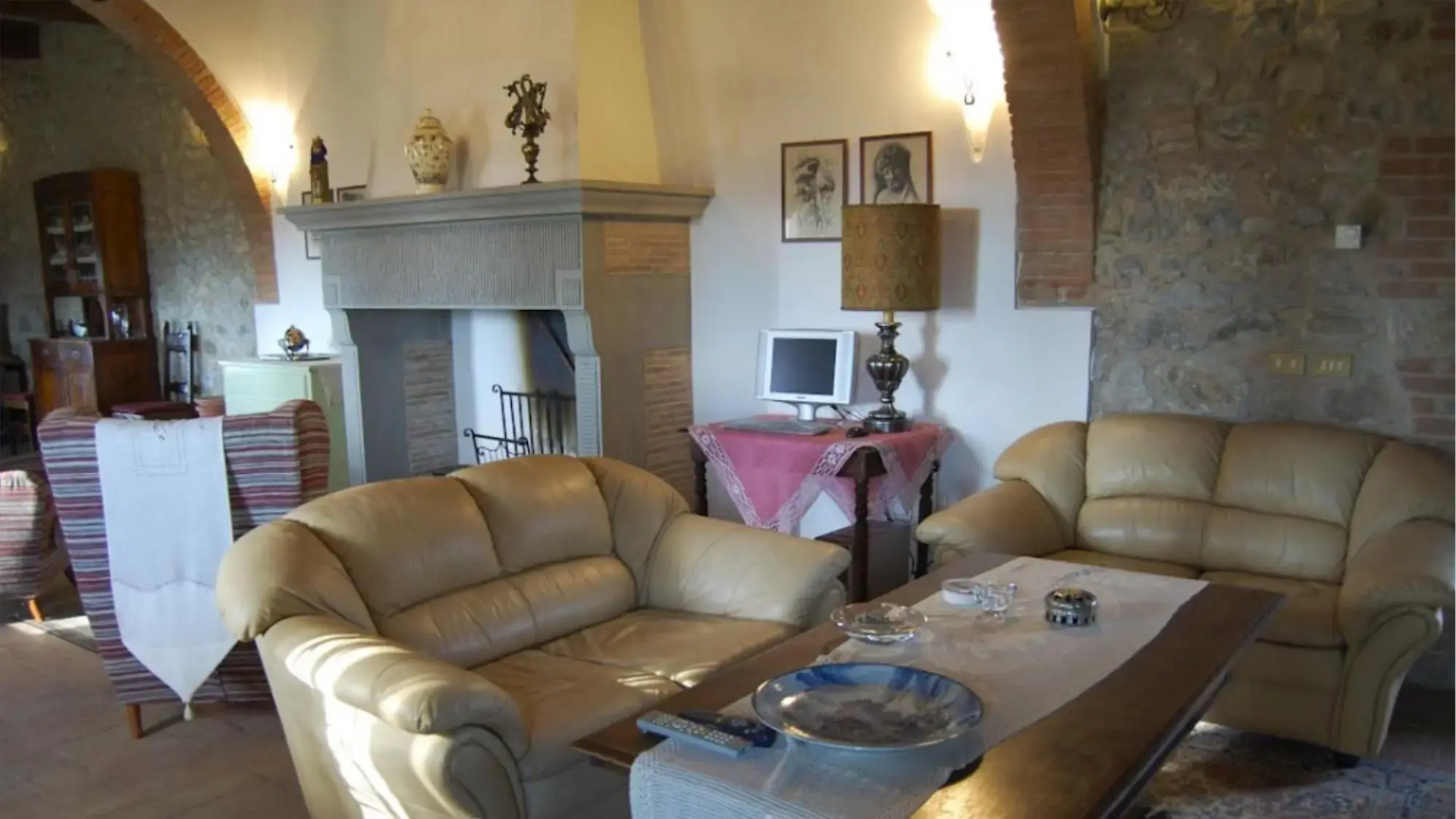 Independent Residence Sleeping 10 3 Divided Into Three Apartments Acquapendente-le Casaccine