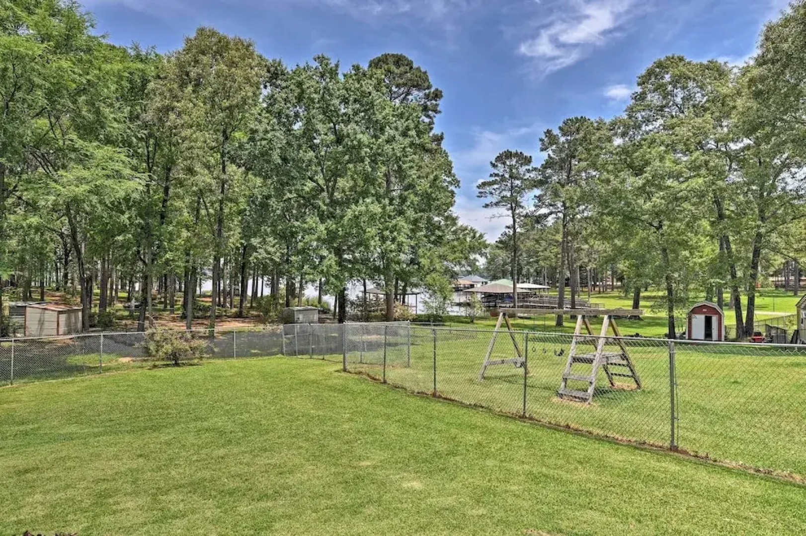 Cozy Lakefront Benton Home ~ 20 Mi to Shreveport!