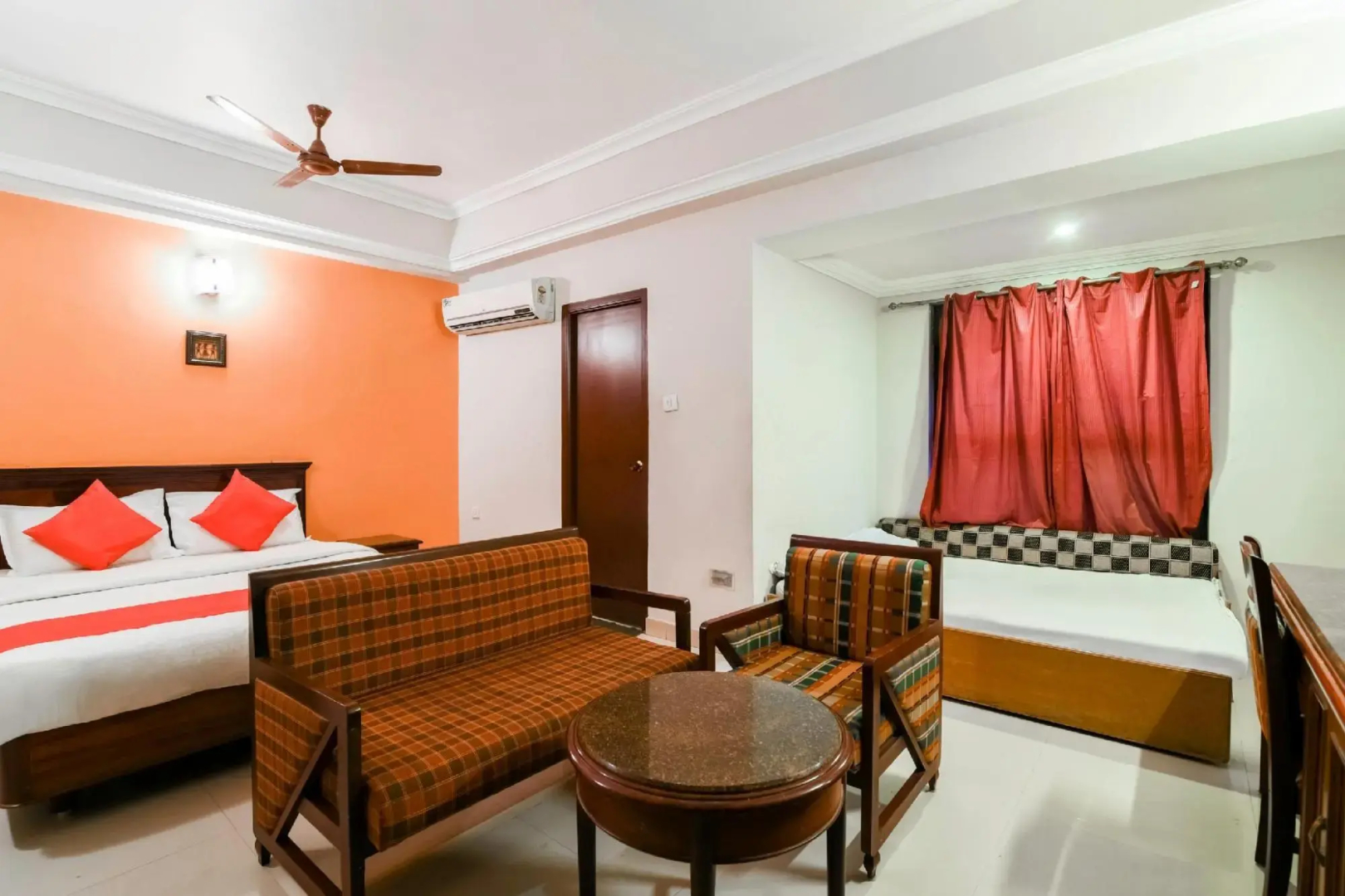 Hotel Saroj Krishna