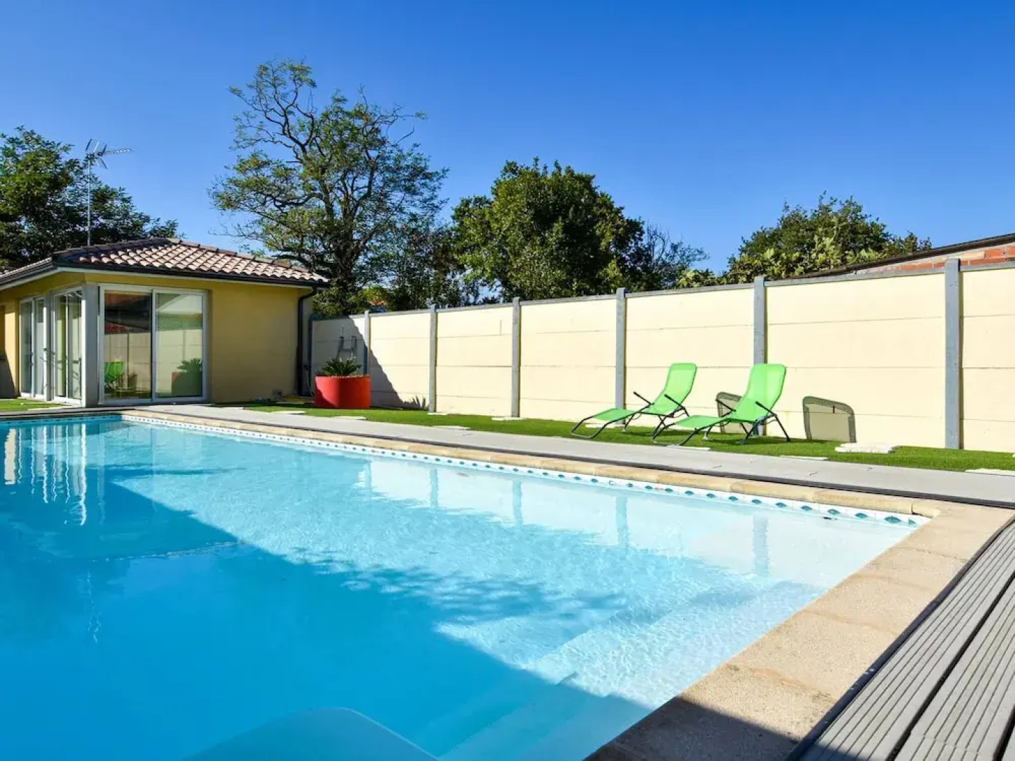 Charming Holiday Home in La Teste-de-buch With Swimming Pool