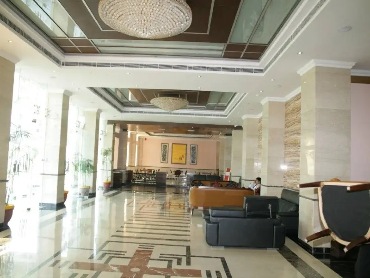 Hotel Saffron Kiran