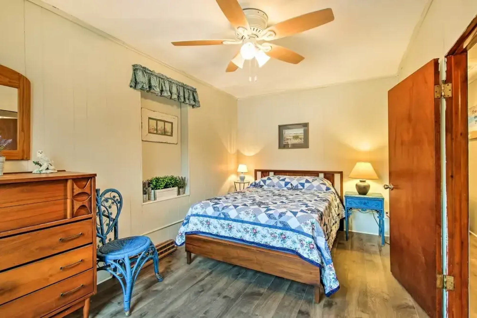 Pet-friendly Branford Apt - 10 Min Walk to Beach!