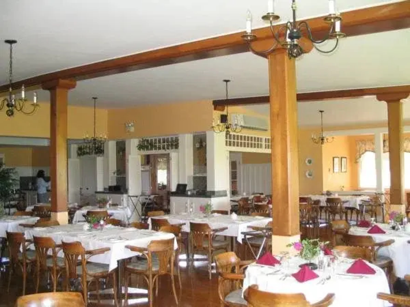Shaw's Hotel & Cottages