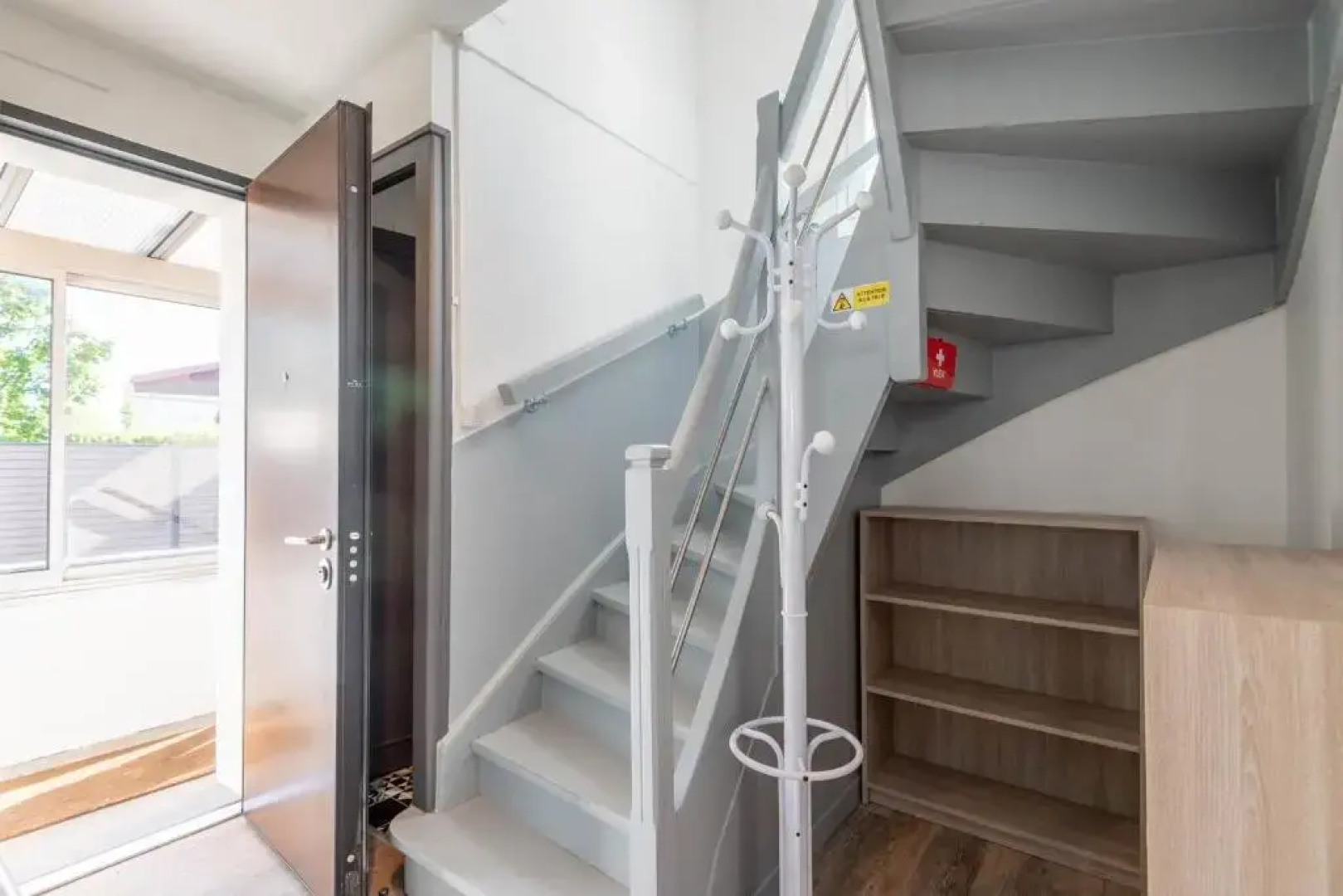 Ideally Located Furnished Townhouse With 3 Bedrooms Parking & Garden