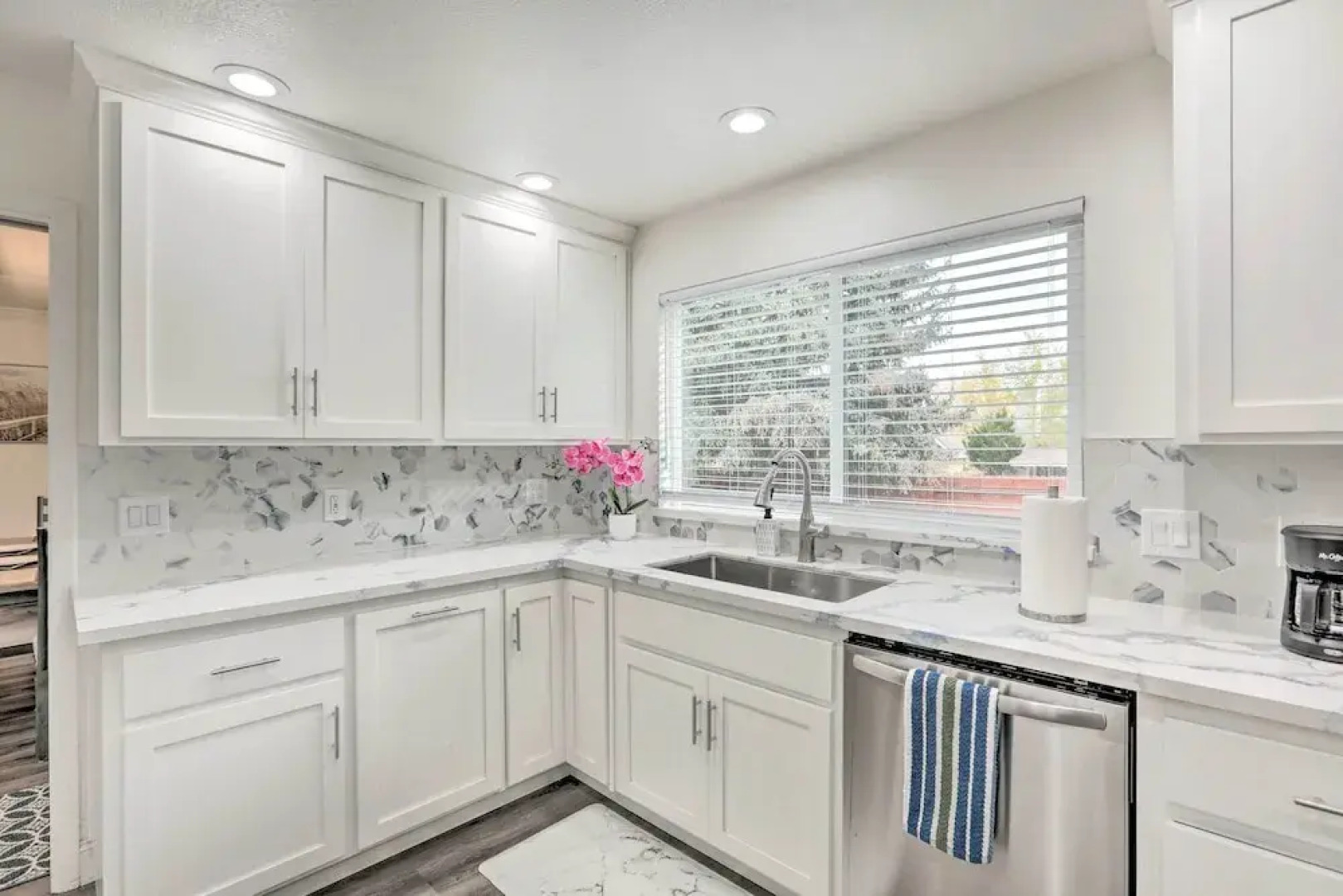 4 Mi to Dtwn Reno: Sleek Family Retreat!