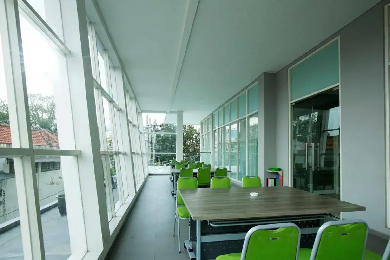 Ascent Hotel and Cafe