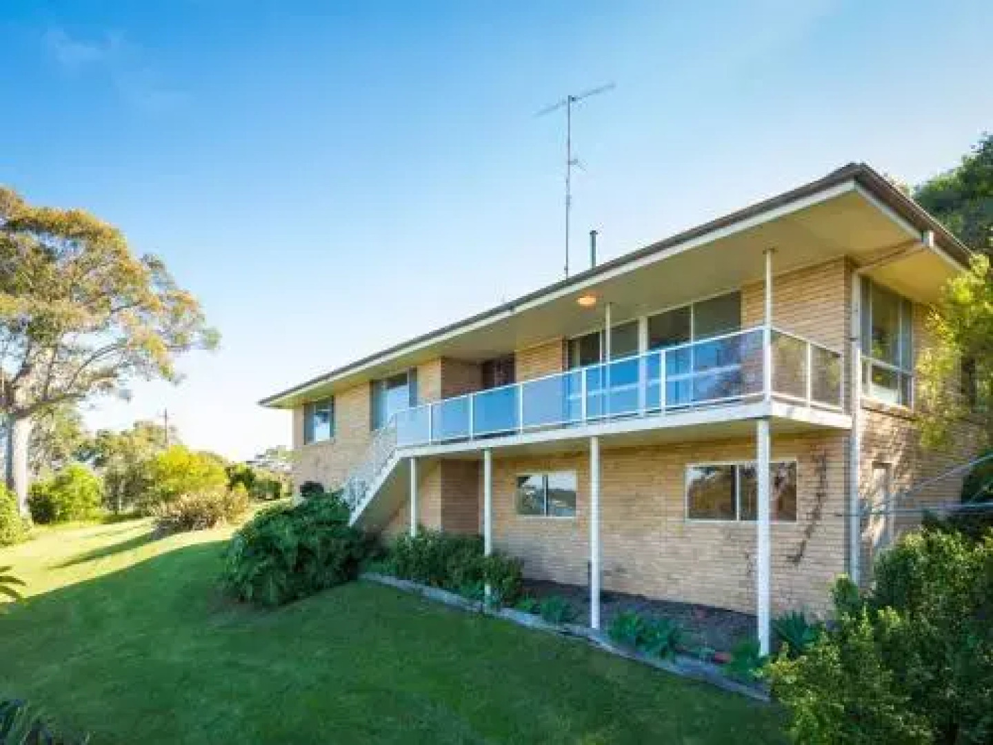 2 Water Crescent - Retro Haven