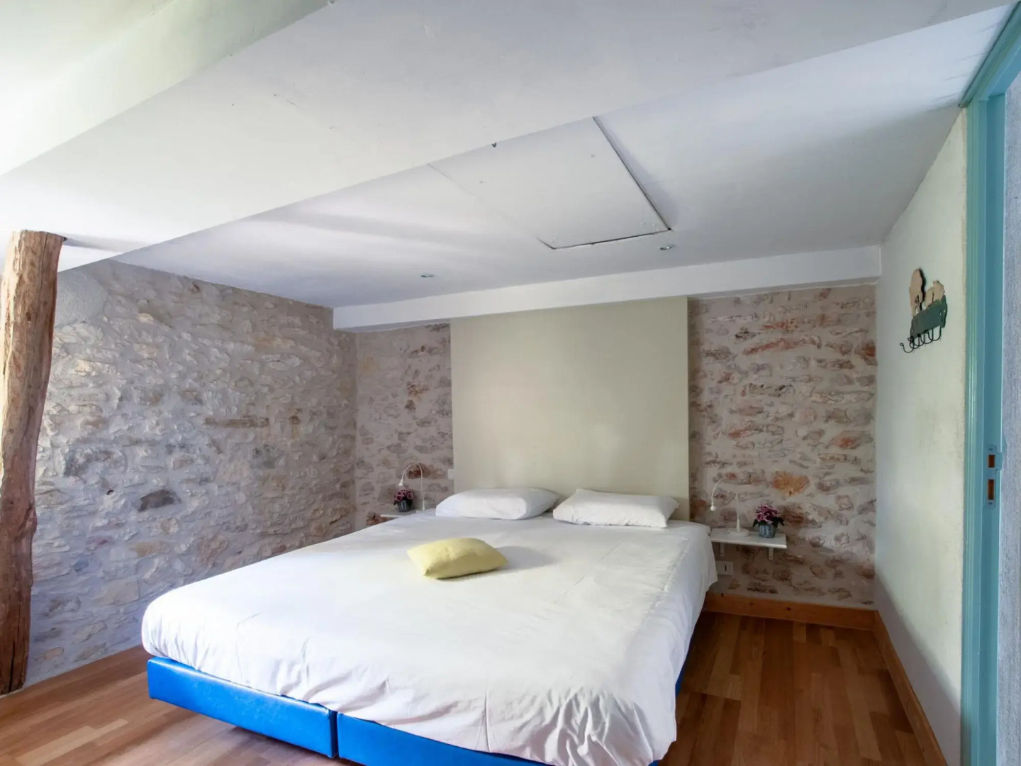 Idyllic Holiday Home in Dégagnac with Jacuzzi Near River