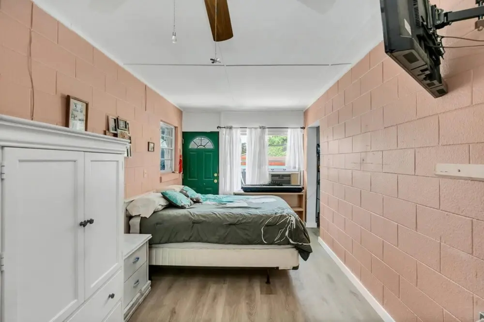 Charming Pool Home Minutes From Downtown Orlando and Winter Garden