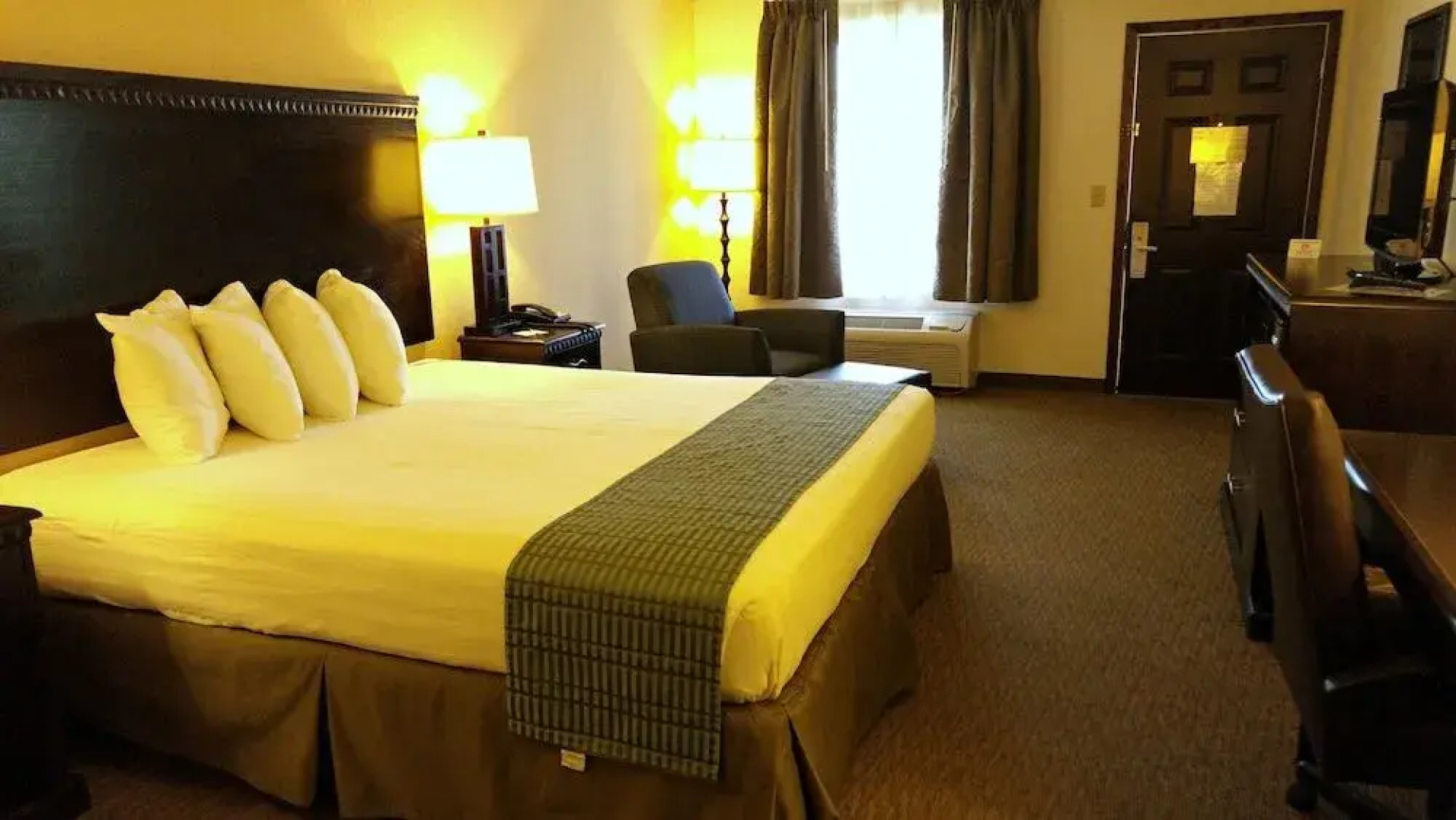 Cochran Inn & Suites