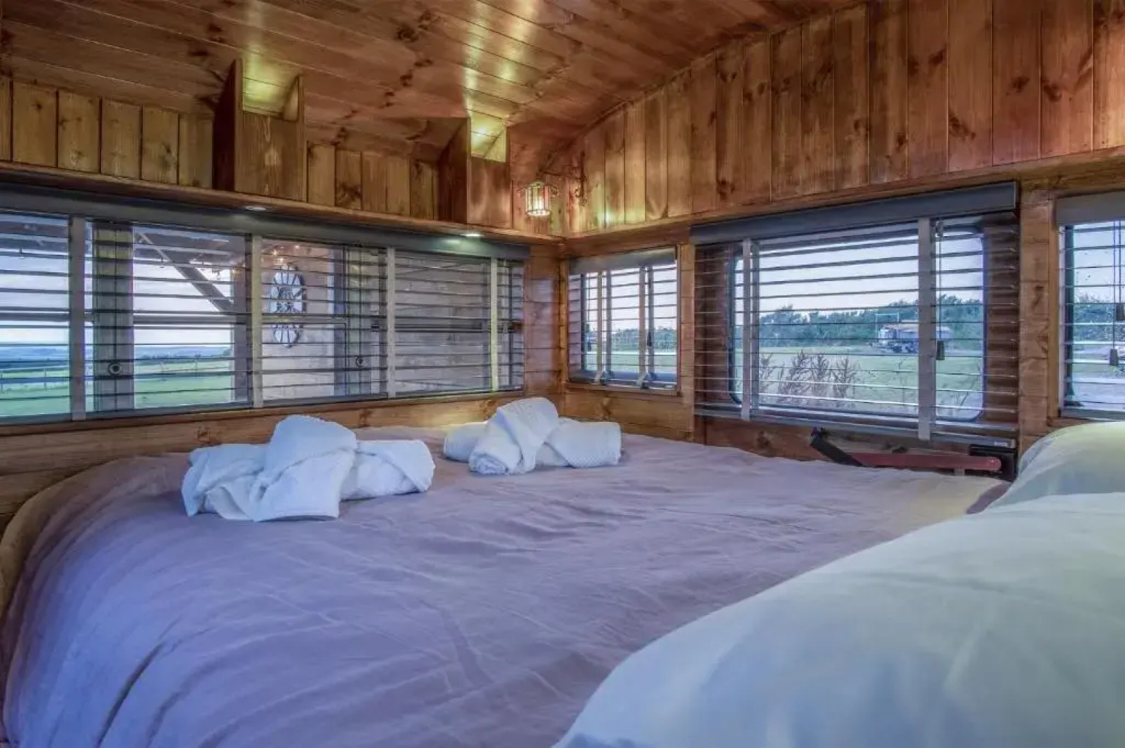 American School Bus - 1 Bedroom  - Blossom Farm - Tiers Cross