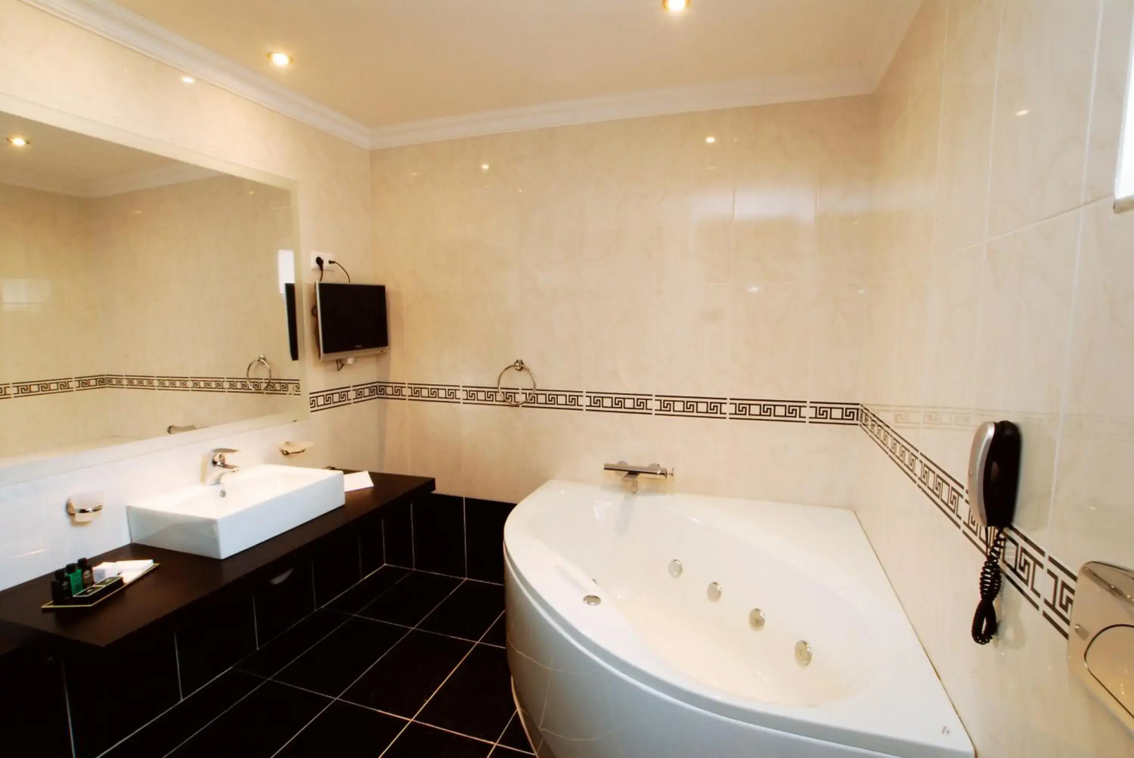 Olympia Golden Beach & Spa