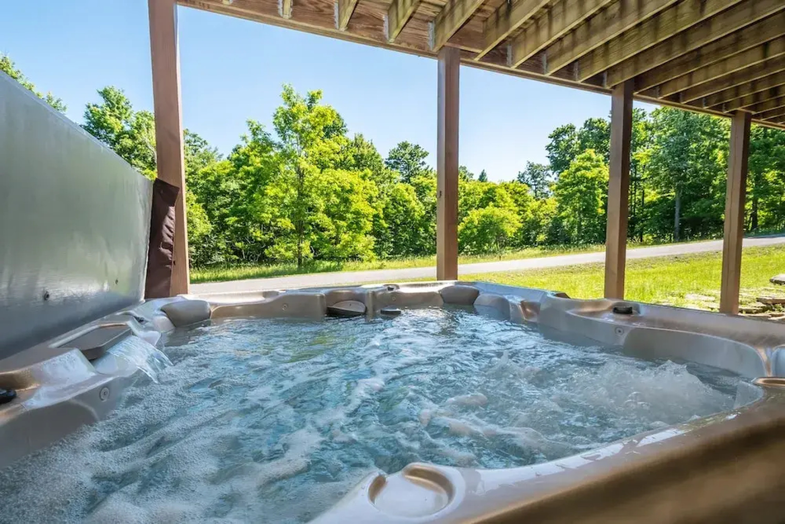 Rocky Adventures Five Bedroom Holiday Home