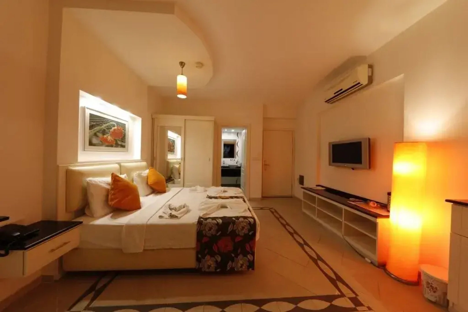 Tropical  Deluxe Suites