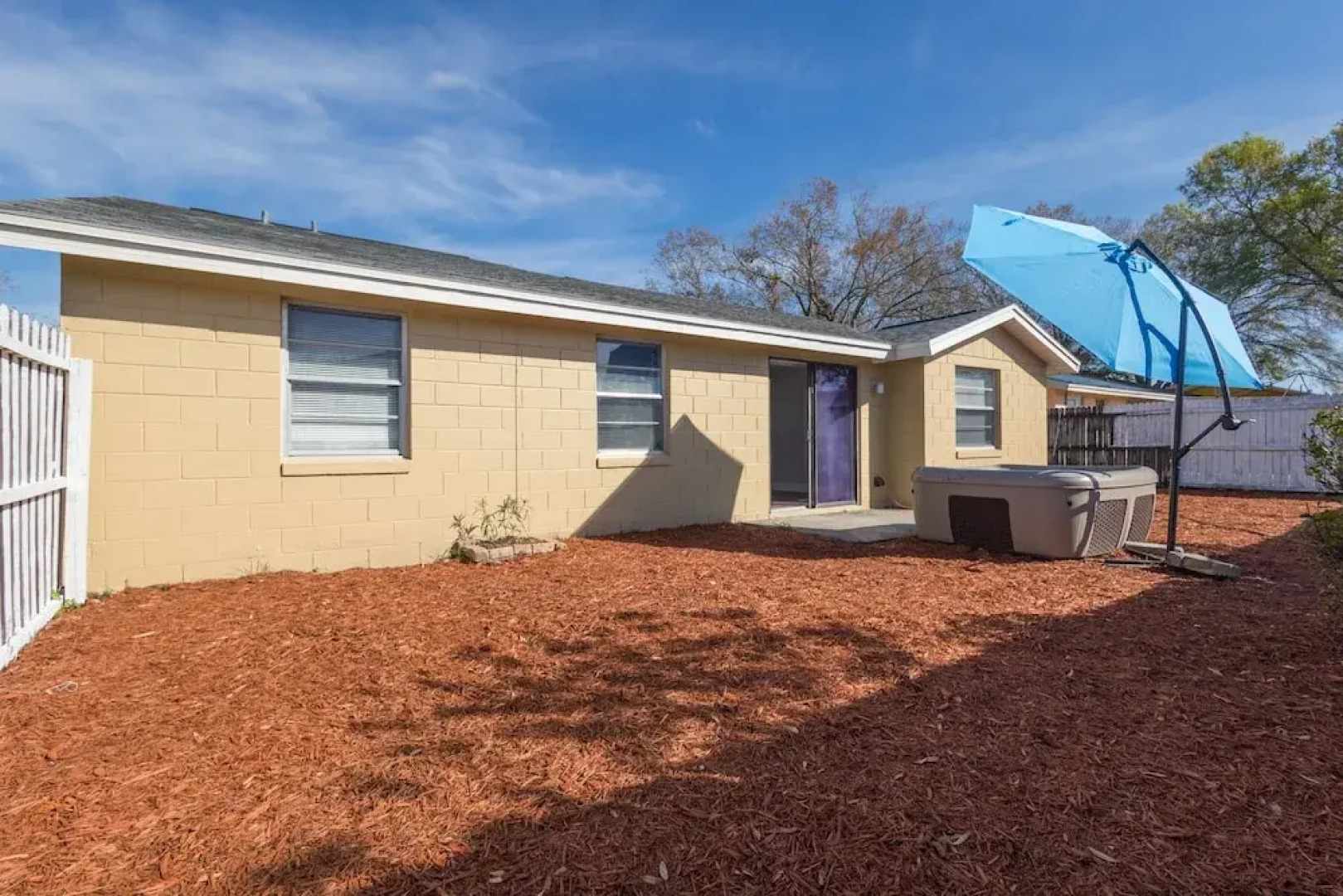 Sleeps 6 Hot Tub Fenced Yard Cozy Chic