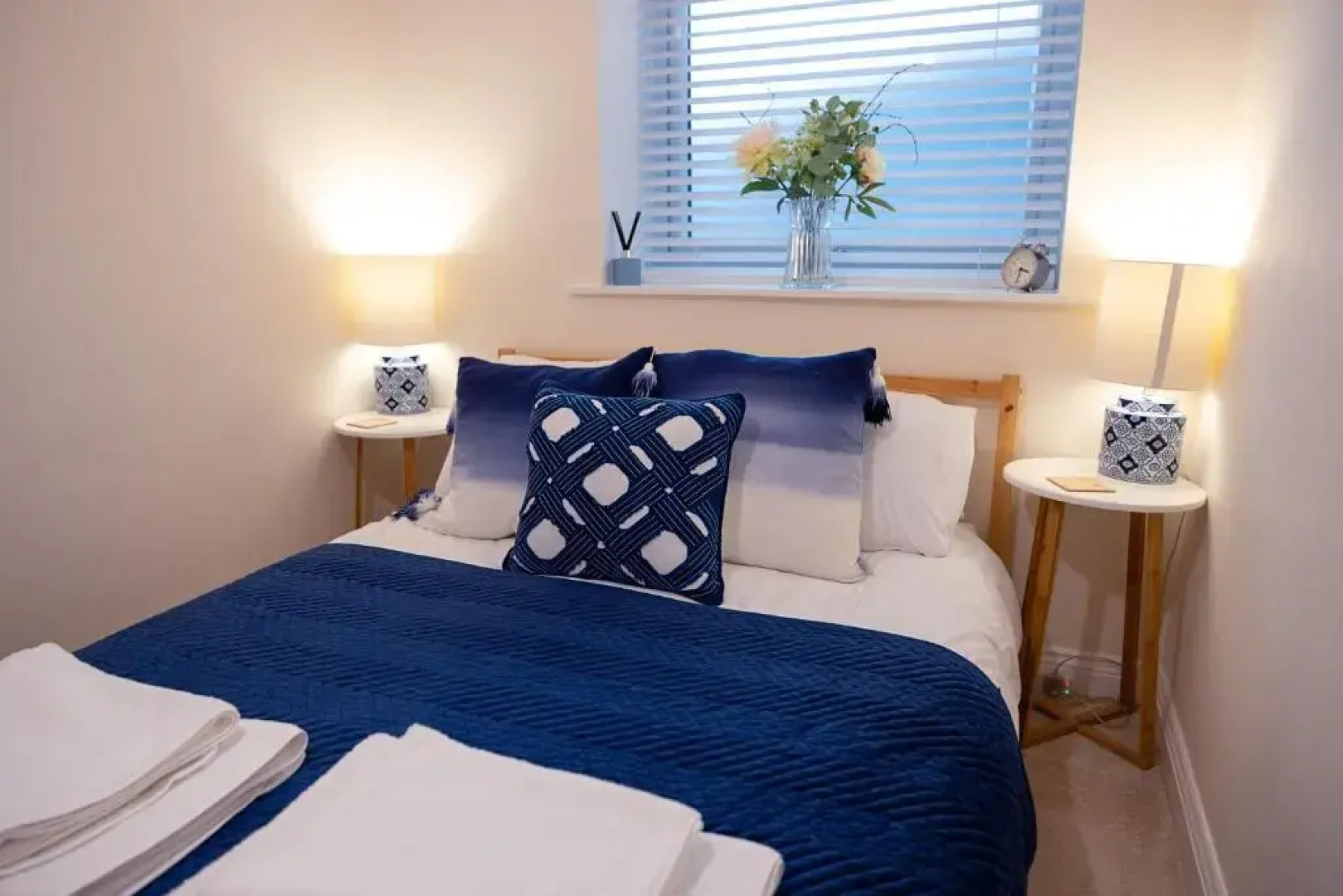 Stylish Brixham Apartment - Newly decorated - Free on street parking