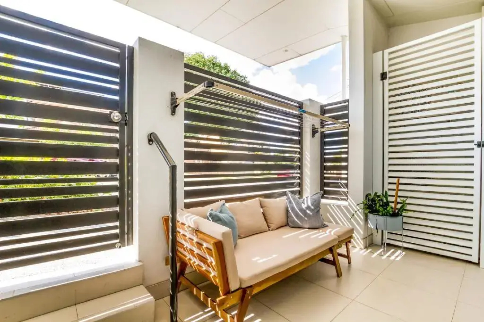Luxurious 3BDR Townhouse in Great Location