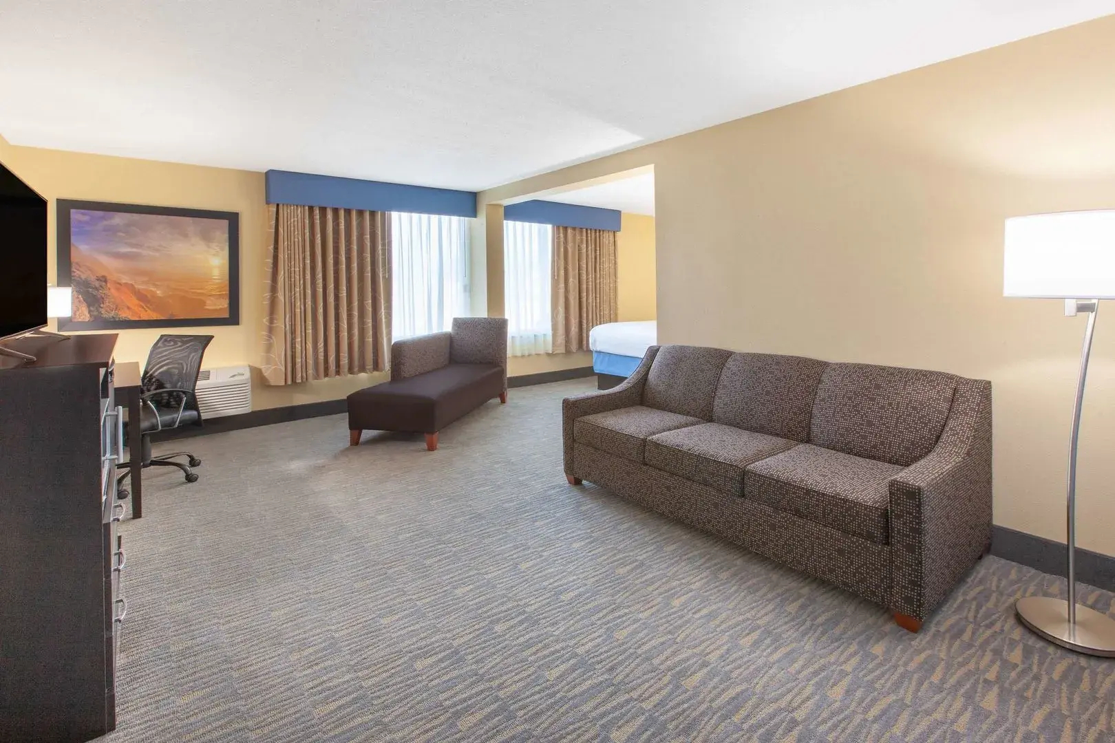 Days Inn And Suites By Wyndham Grand Rapids Near Downtown