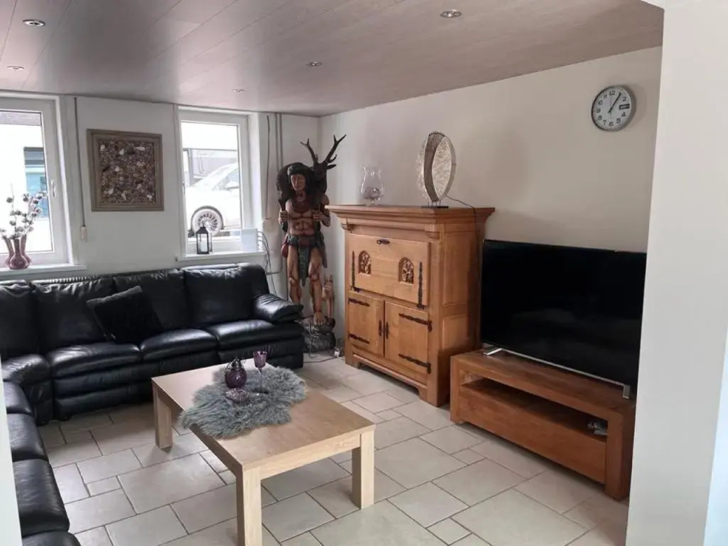 Comfortabele woning mét omheinde tuin aan water voor 12 p