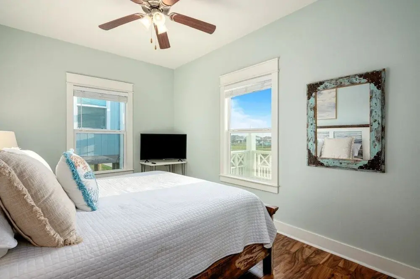 The Beach House 3 Bedroom Home by RedAwning