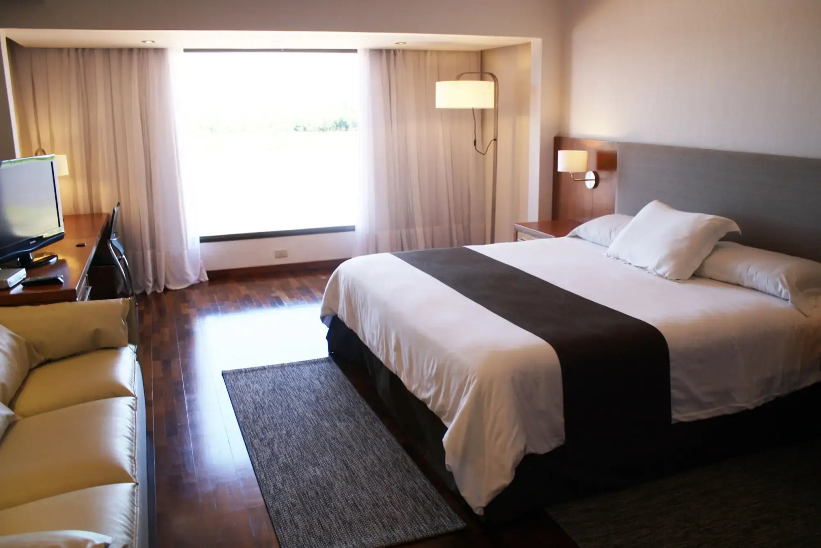 Yacht & Golf Club Paraguayo, a Tribute Portfolio Resort