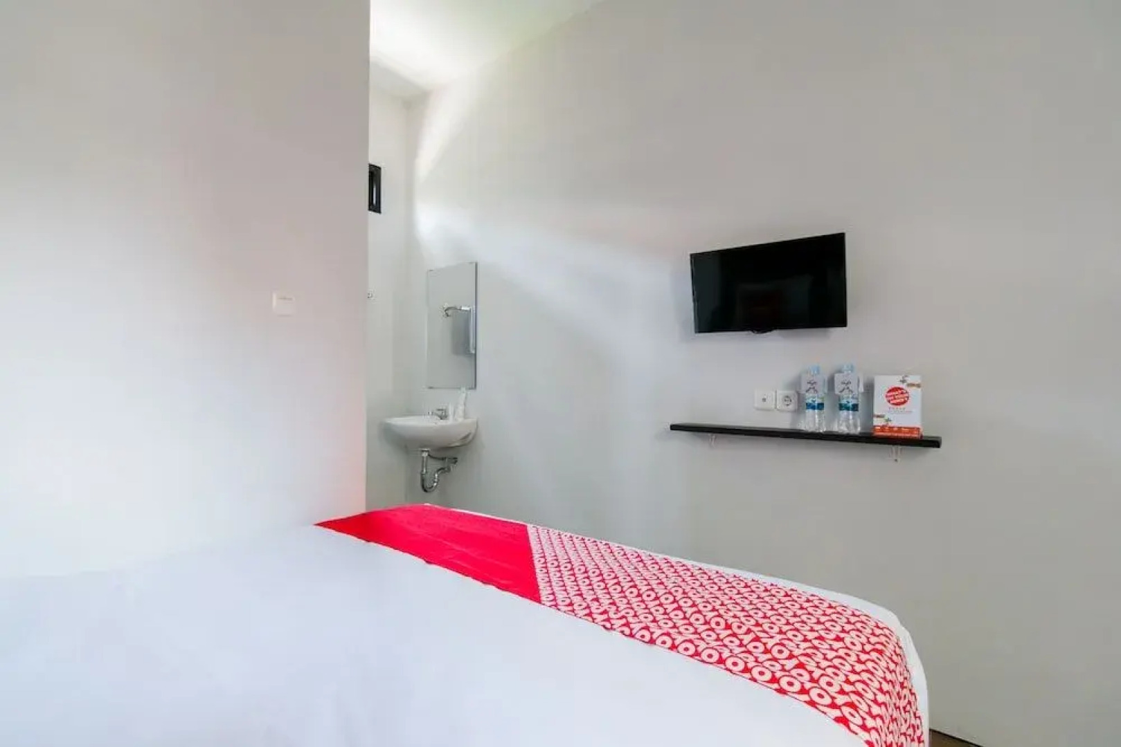 Oyo 1898 Louise Place