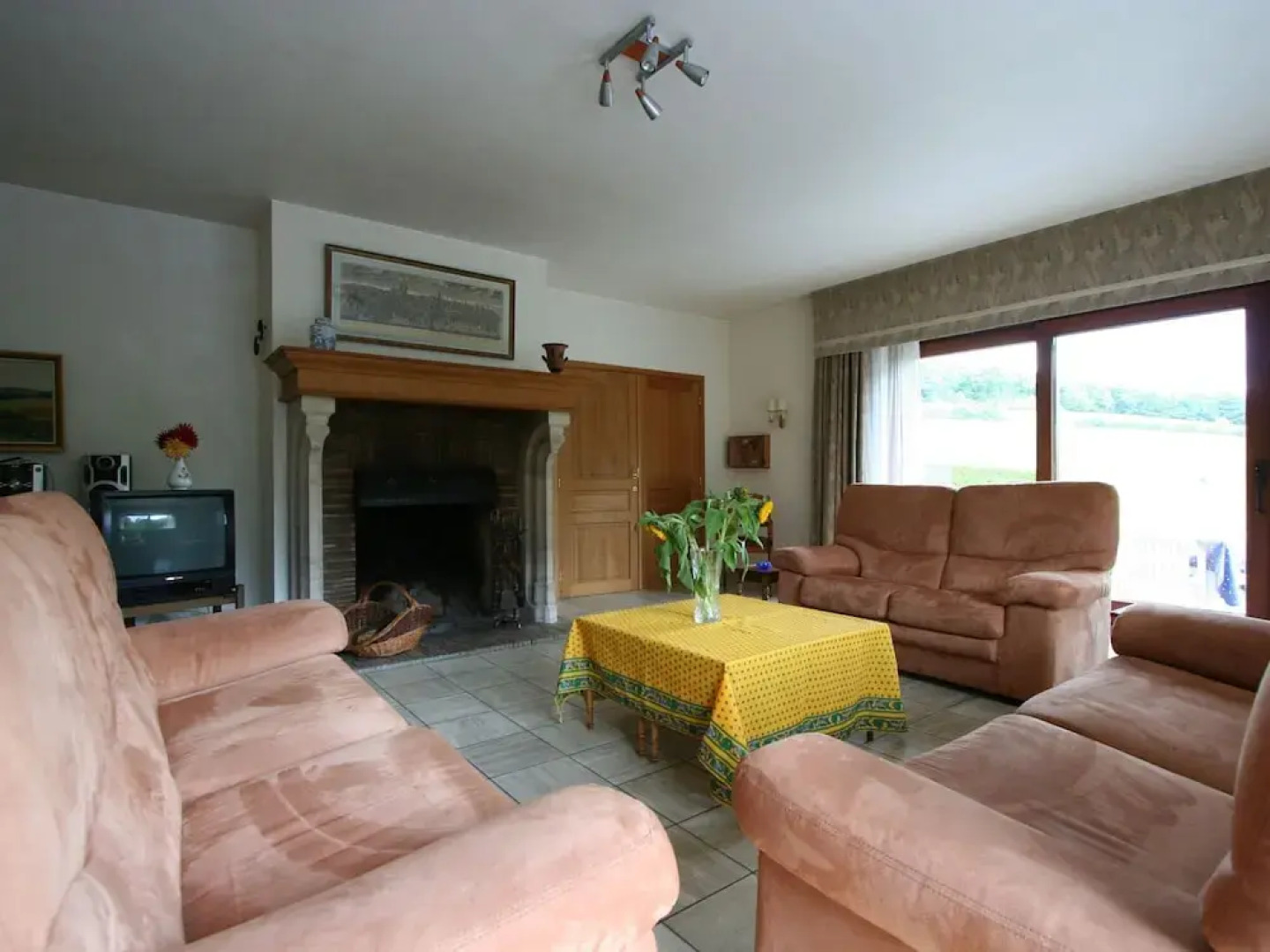 Cozy Holiday Home in Lesterny near Lake