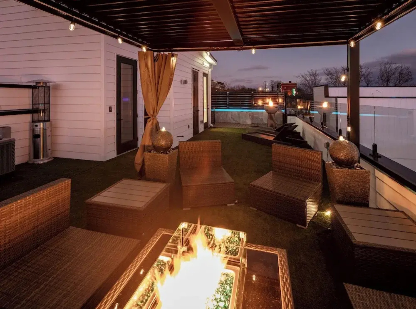 Large Groups - Rooftop Pools - Sleeps 24
