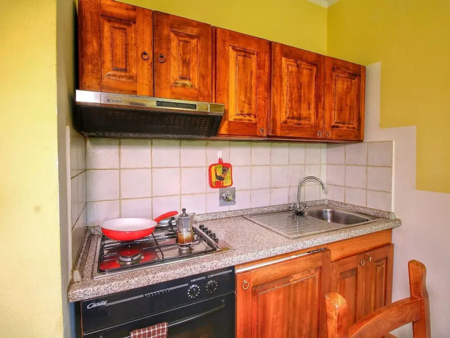 Rustic Apartment in Caprese Michelangelo near Lake