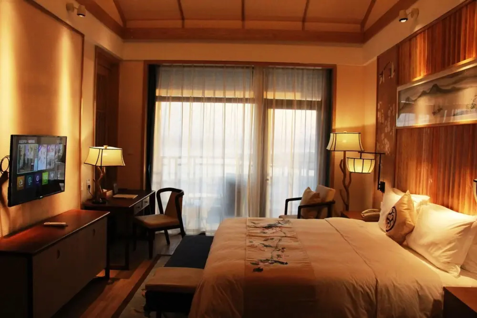 Queshan Lake Arcadia Intl Resort