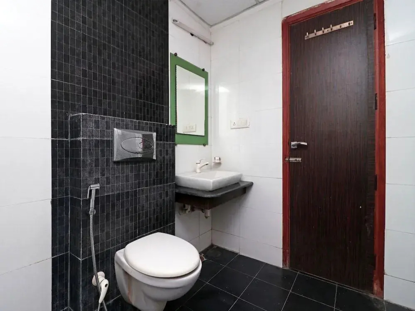 OYO 16893 Hotel Parth Paradise