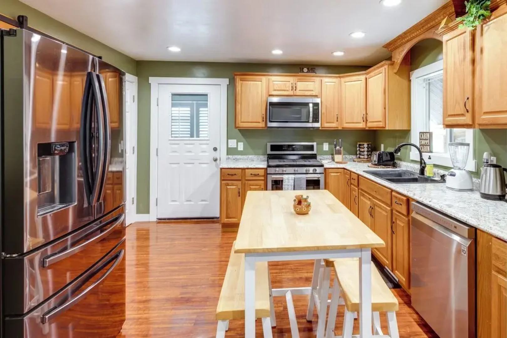 Deck w/ Hot Tub: Ashton 'cozy Cub Cabin'