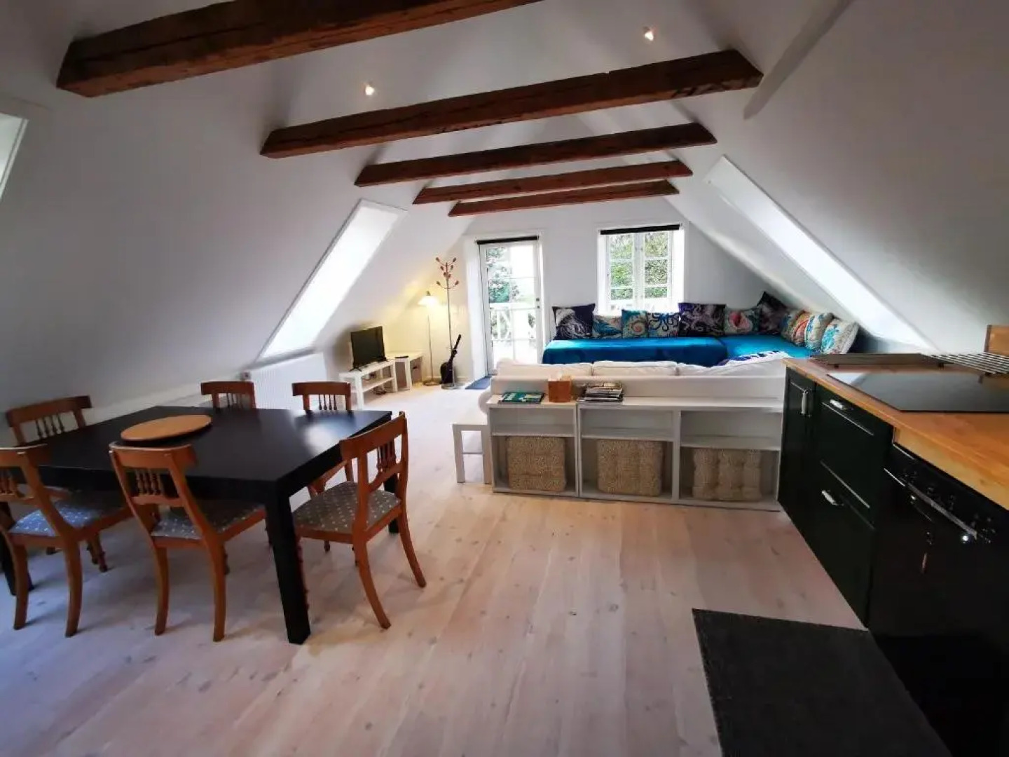 The 'Loft' Apartment- "Den Gule Svane" Guest House - near Rønne & Beach