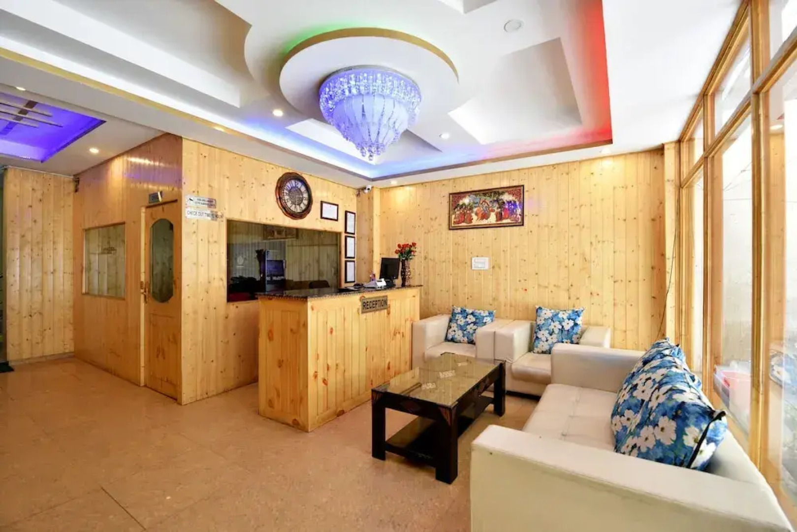 OYO 16868 Home Premium Studios Katrain, Nh3,