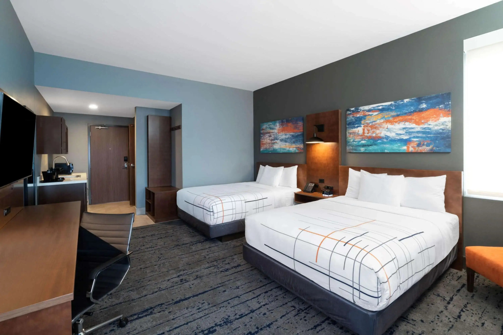 La Quinta Inn & Suites by Wyndham Louisville NE/Old Henry Rd