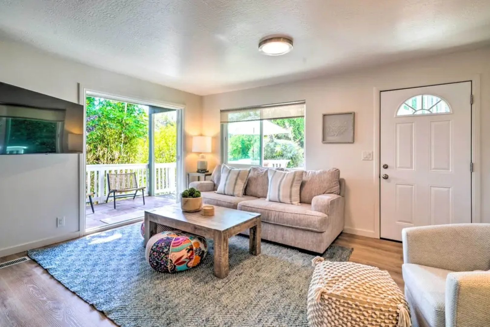 Cozy Cali Condo, Walk to Summerland Beach!
