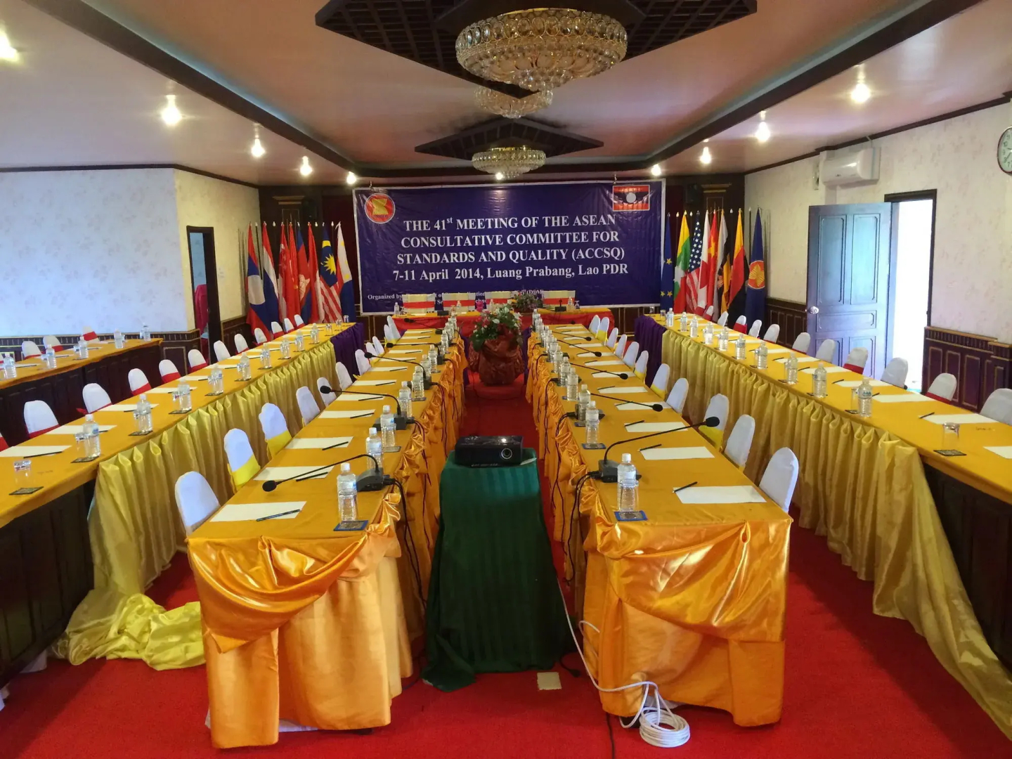 E-Outfitting Vang Thong Hotel