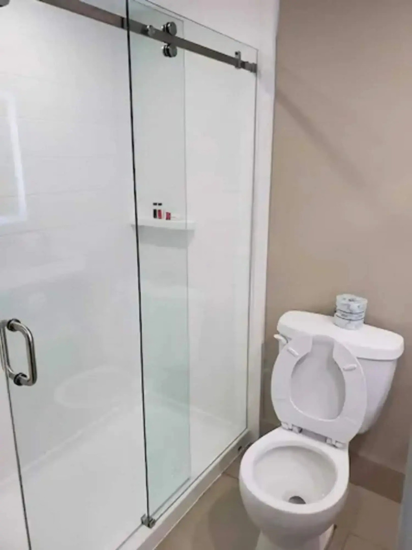 Super 8 Ajax/Toronto On