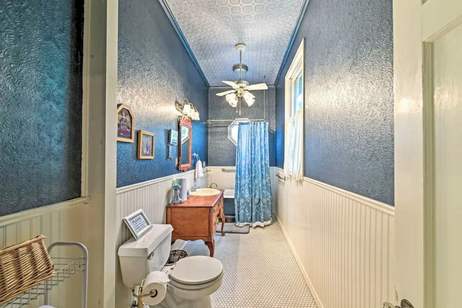 The Lilly House: Historic Glen Rose Home w/ Porch!