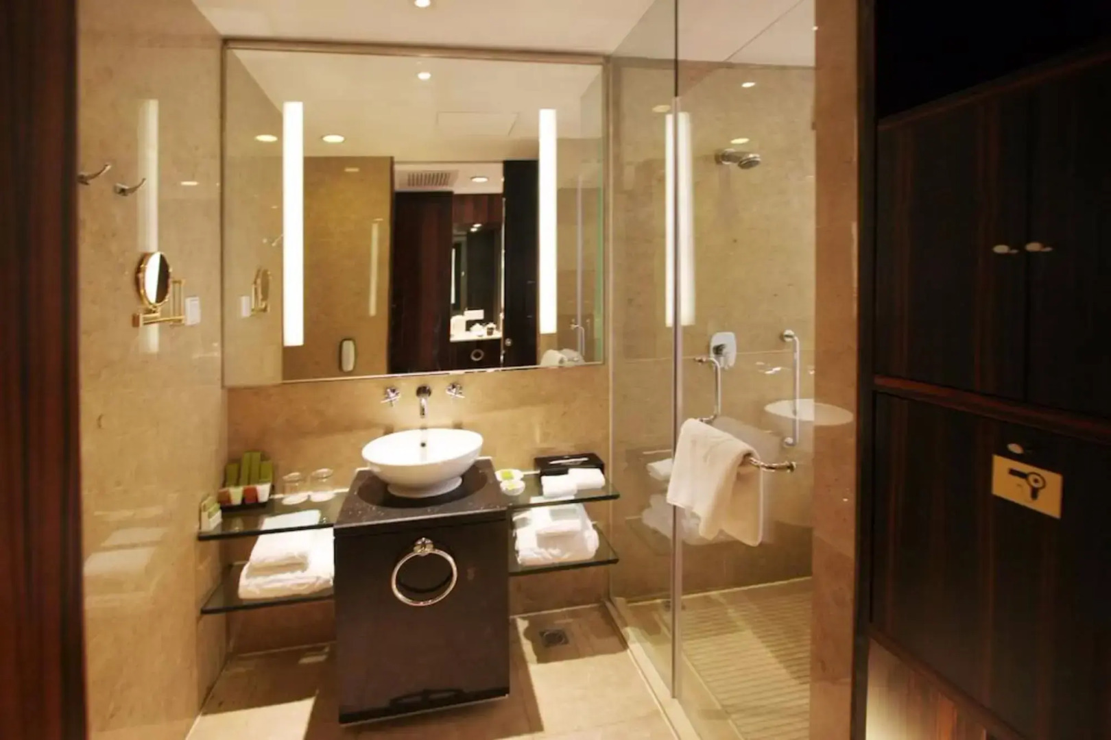 Luxemon Xinjiang Yindu Hotel