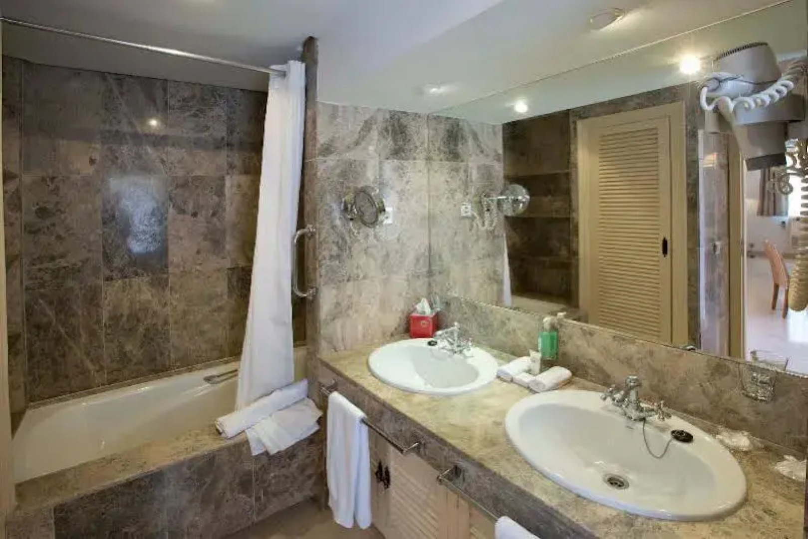 Las Lomas Village – Luxury Apartments