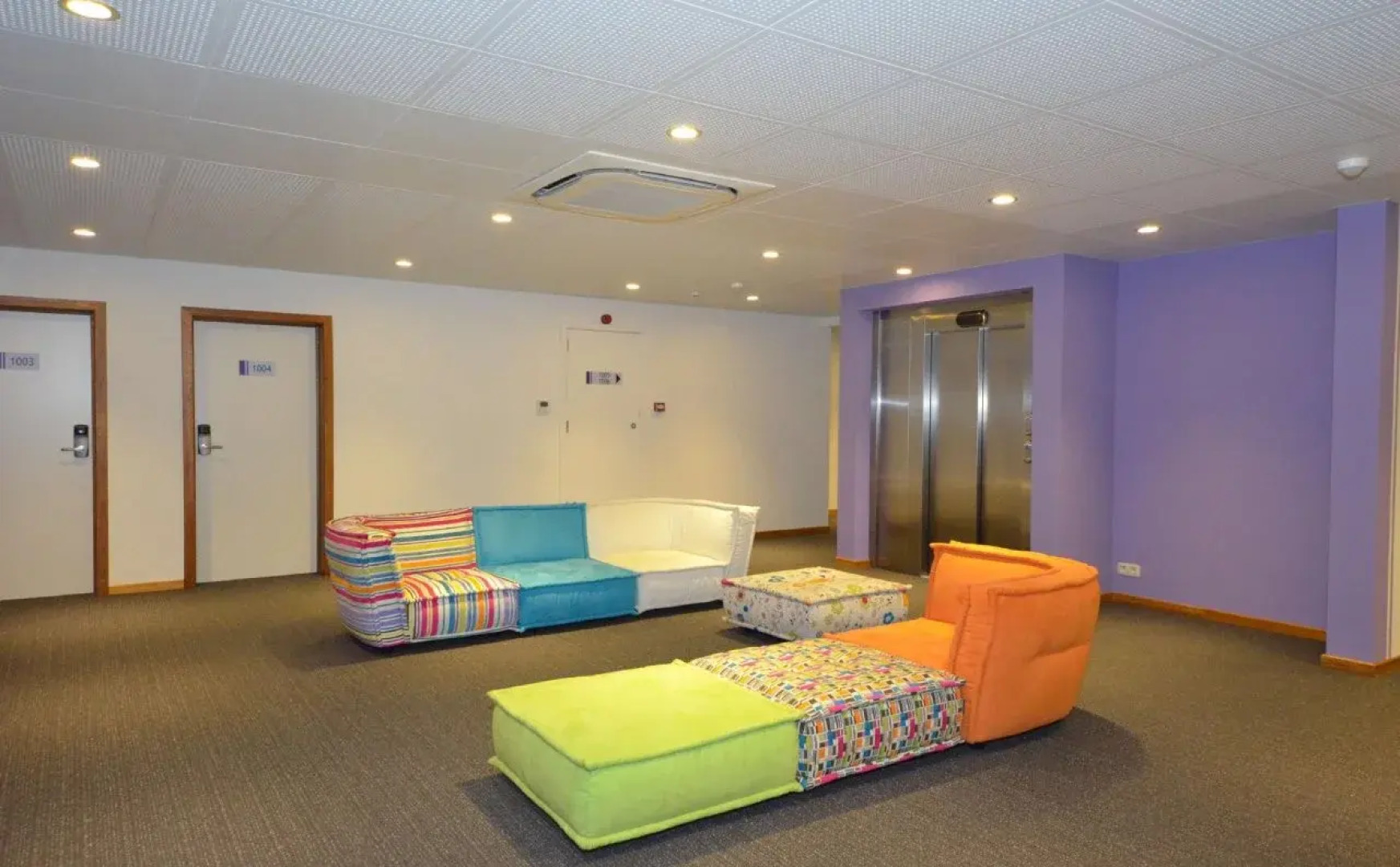 Ibis Styles Charleroi Airport Aero 44