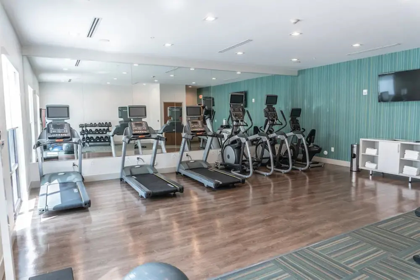 Holiday Inn Express and Suites Birmingham - Homewood, an IHG