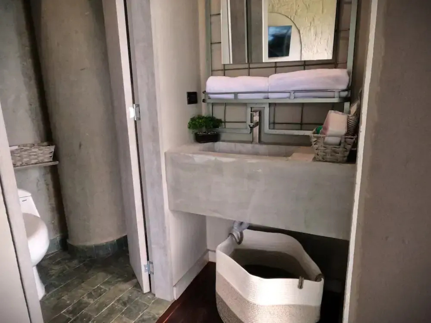 EleMYNT LifeStyle Hotel