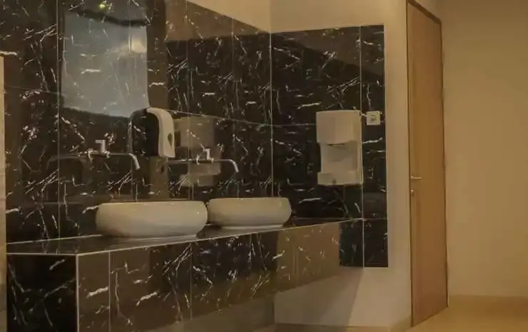 Front One King Hotel