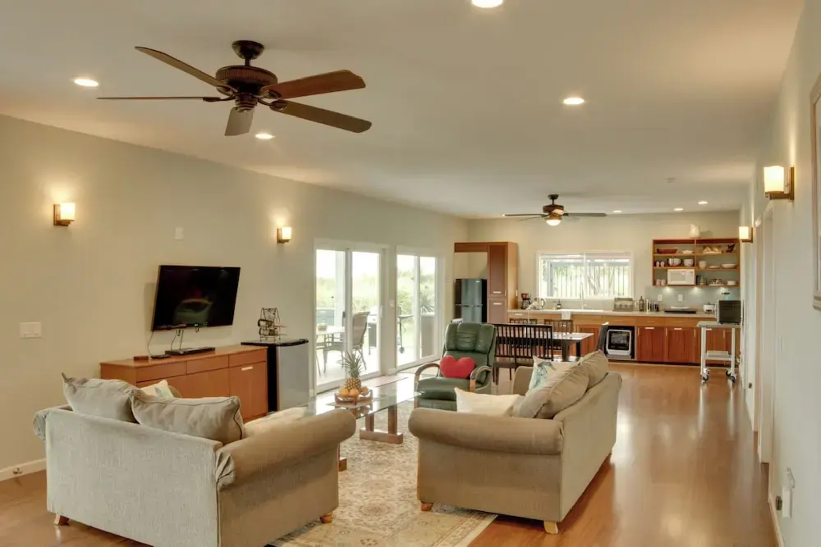 'the Aloha Green House' Retreat w/ Ocean Views!