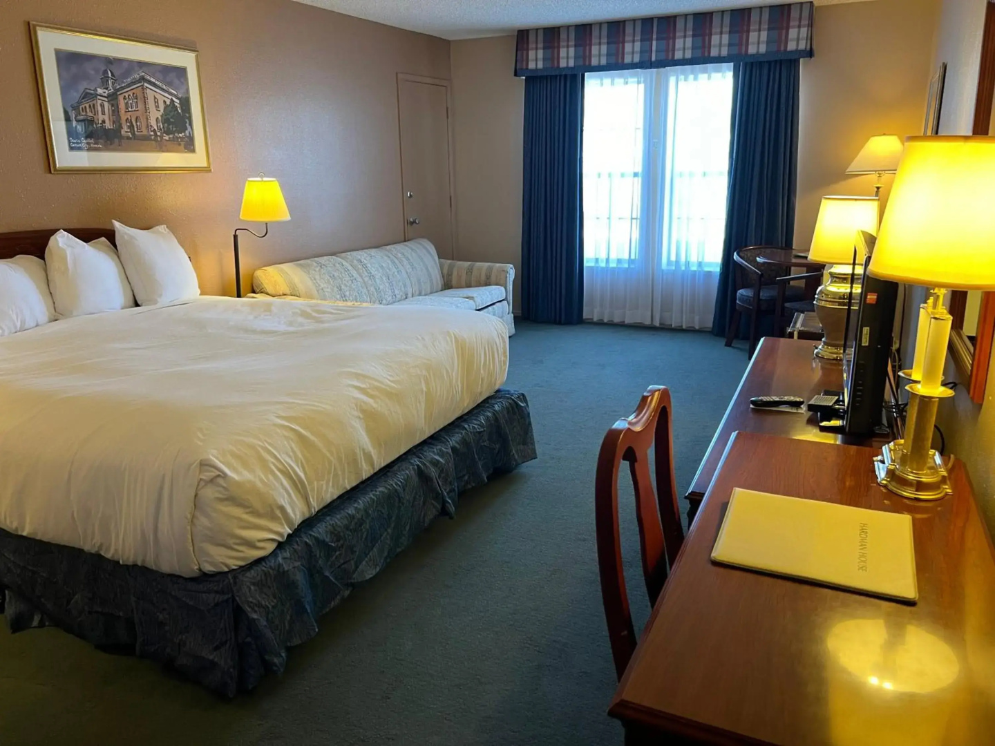 Hardman House Inn & Suites